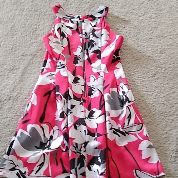 Gabby Skye sleeveless dress shoes off your waist - Picture 2 of 8